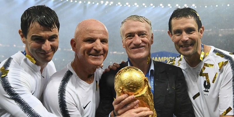 Didier Deschamps dẫn dắt tuyển Pháp vô địch WC 2018