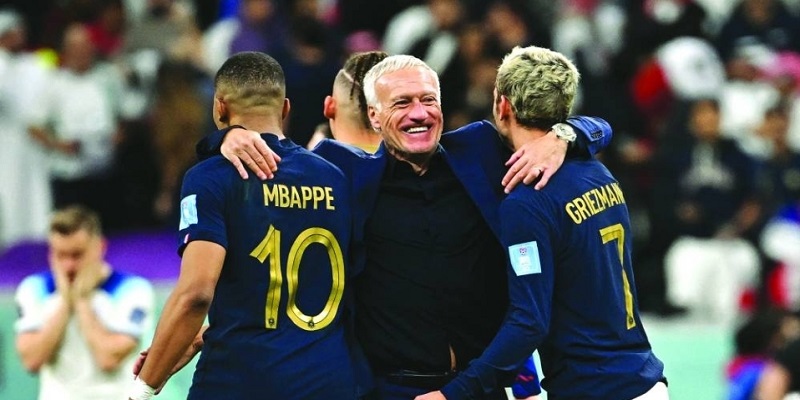 HLV Didier Deschamps luôn chú trọng việc gắn kết các học trò