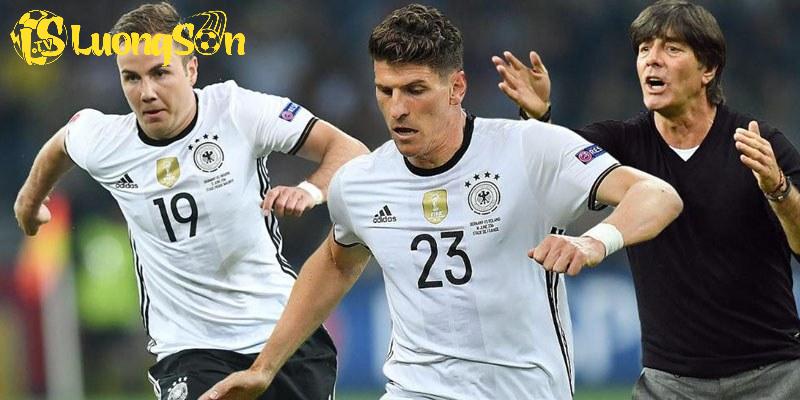 Ông dành gần như sự nghiệp để chỉ đạo Die Mannschaft