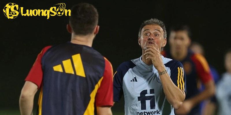 HLV Luis Enrique khi chỉ đạo La Roja